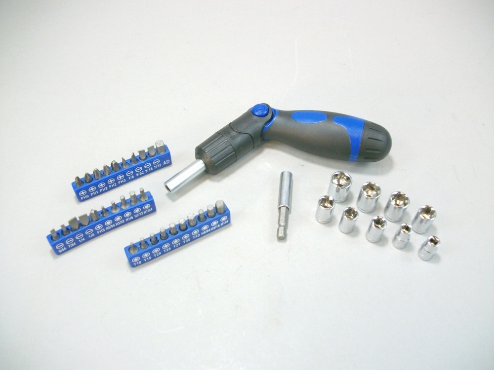 GRIP ON TOOLS 62182 Ratcheting Driver Bit And Socket Set 41 Pieces