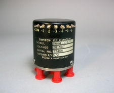 Dynatec M6-413J3-T 28 VDC SMA Coaxial Switch - New Old Stock